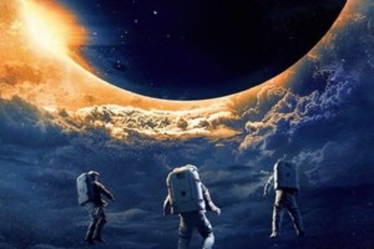 Moonfall: Ameaça Lunar (2022) — poster oficial
