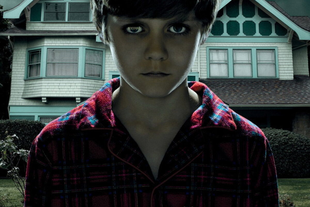 Sobrenatural (2011) — poster oficial